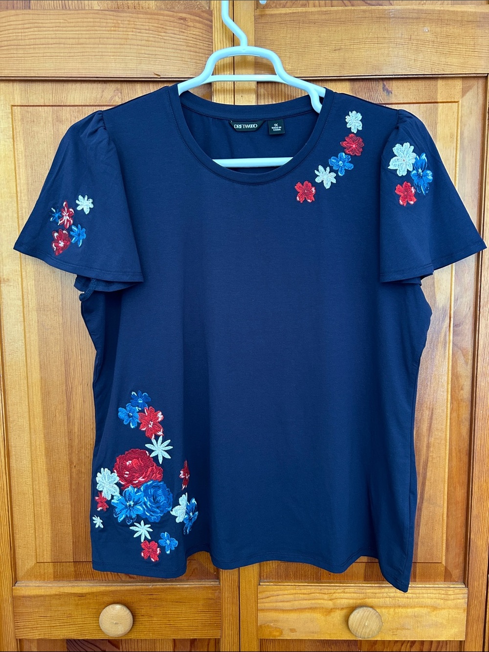 DRIFTWOOD Navy Short Sleeve Tee with Red, Blue & White Floral Embroidery New - Picture 2 of 8